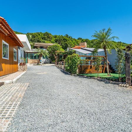 Residencial Com Piscina Possui Jacuzzi Aquecida Com Hidromassagem Bombinhas Exterior foto