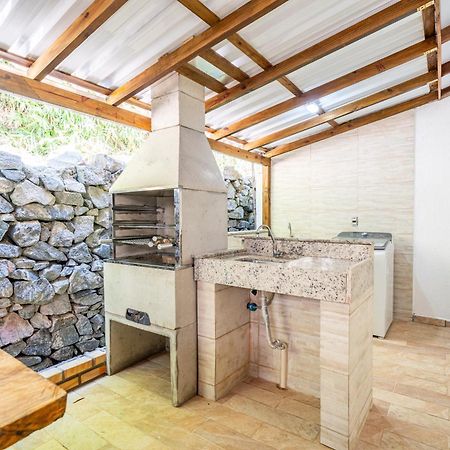 Residencial Com Piscina Possui Jacuzzi Aquecida Com Hidromassagem Bombinhas Exterior foto