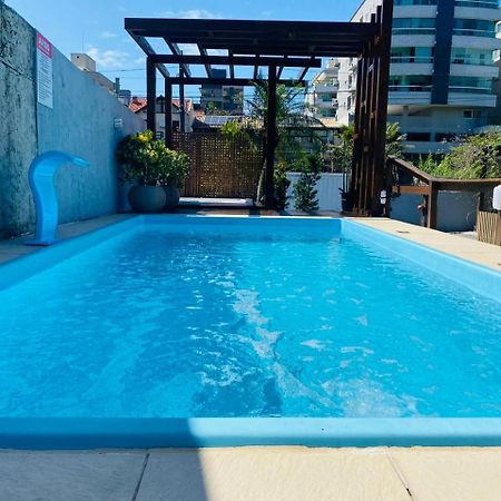 Residencial Com Piscina Possui Jacuzzi Aquecida Com Hidromassagem Bombinhas Exterior foto