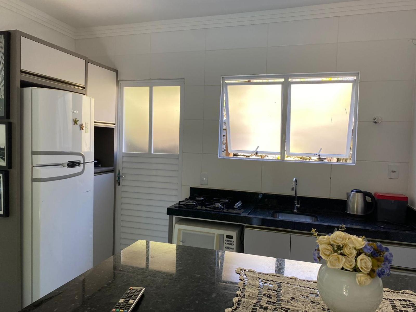 Residencial Com Piscina Possui Jacuzzi Aquecida Com Hidromassagem Bombinhas Exterior foto