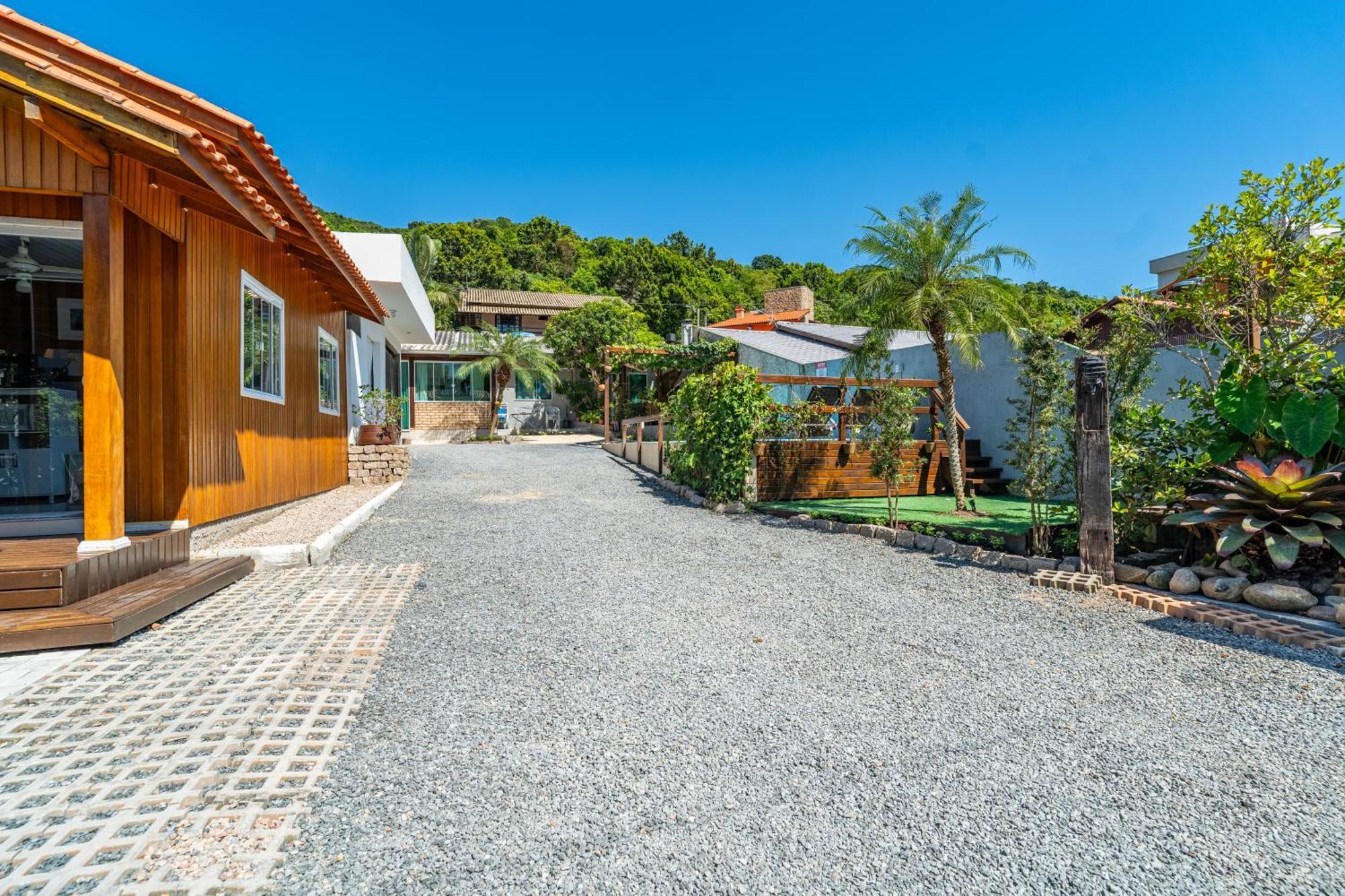 Residencial Com Piscina Possui Jacuzzi Aquecida Com Hidromassagem Bombinhas Exterior foto