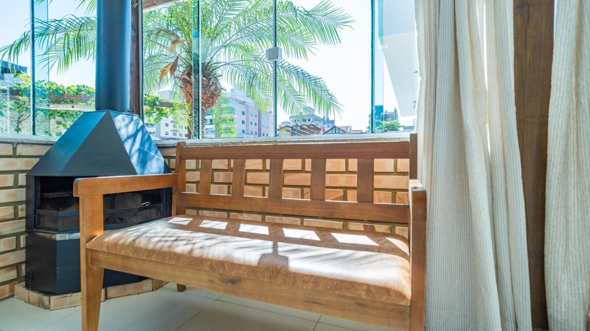 Residencial Com Piscina Possui Jacuzzi Aquecida Com Hidromassagem Bombinhas Exterior foto