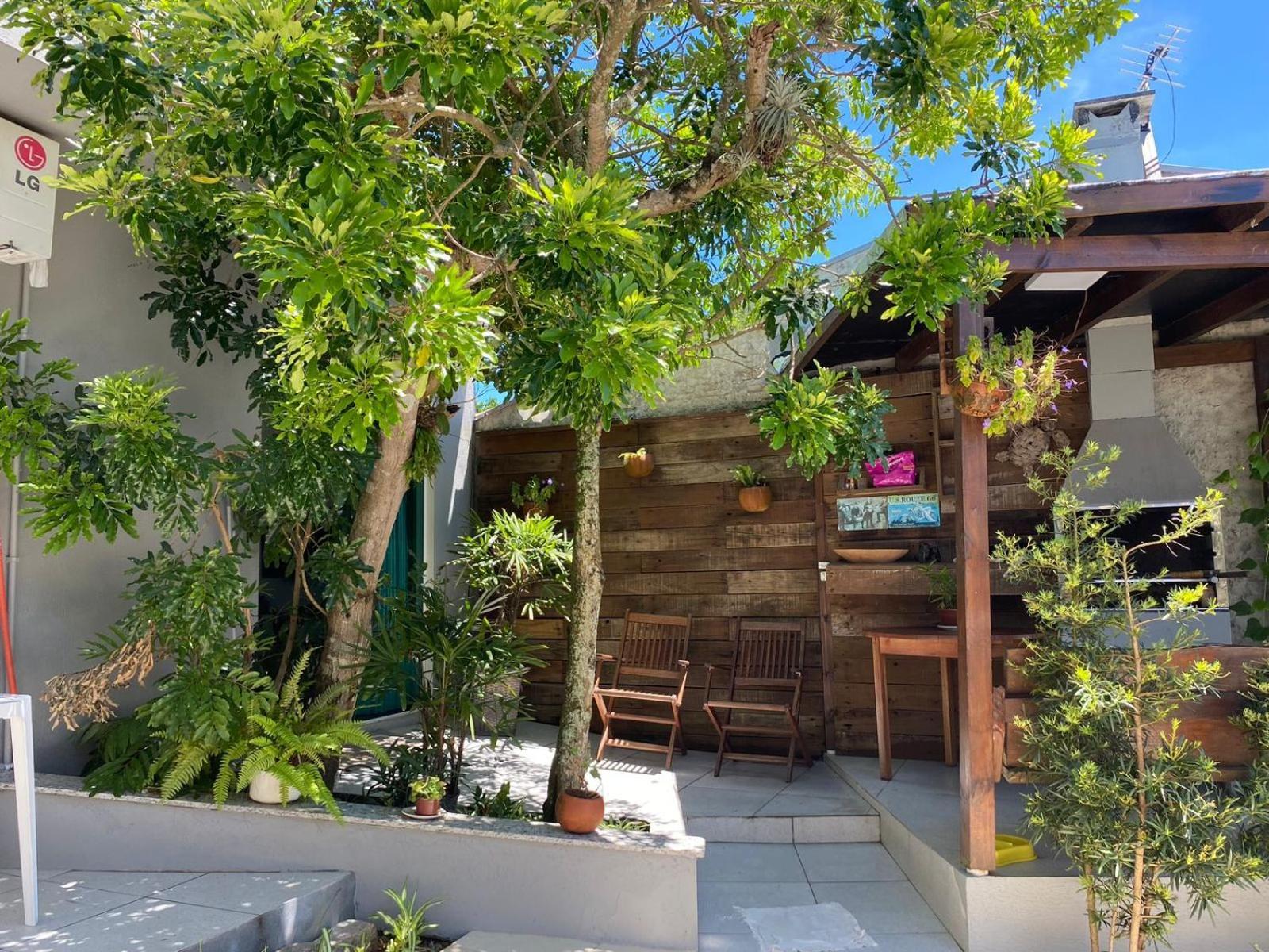 Residencial Com Piscina Possui Jacuzzi Aquecida Com Hidromassagem Bombinhas Exterior foto