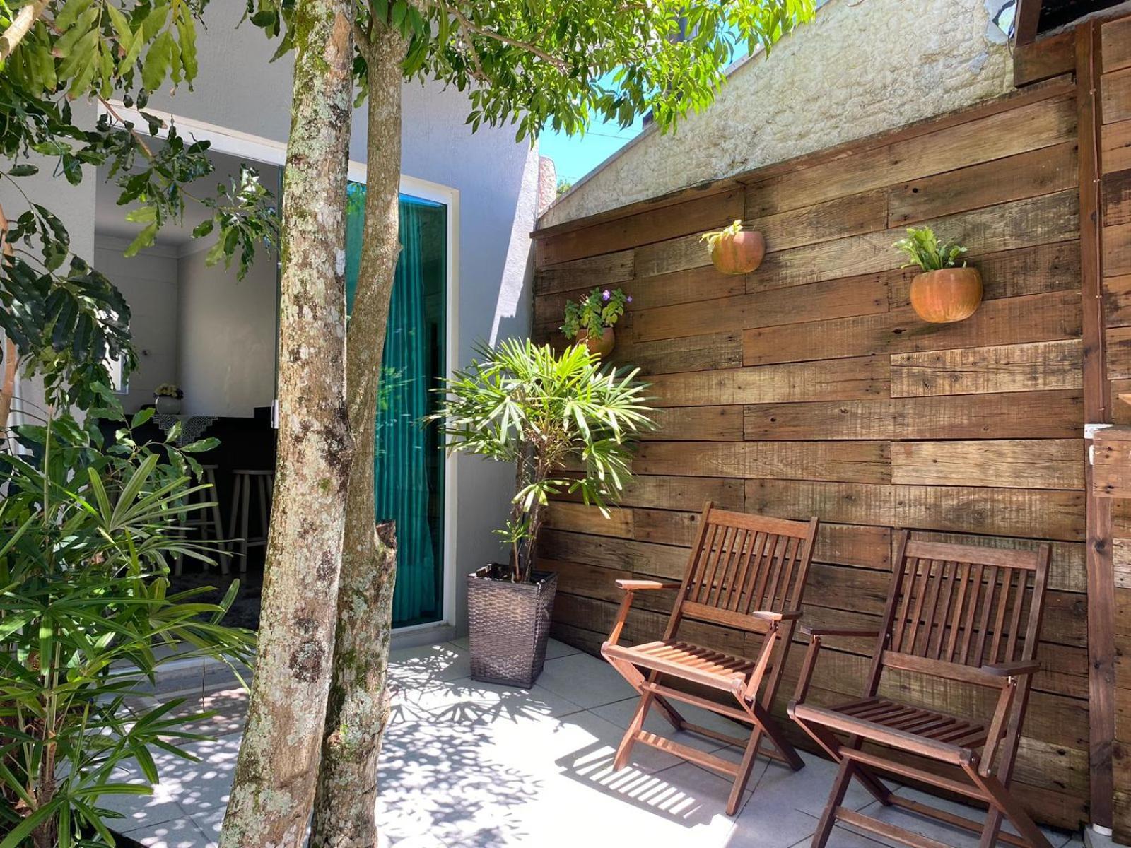 Residencial Com Piscina Possui Jacuzzi Aquecida Com Hidromassagem Bombinhas Exterior foto
