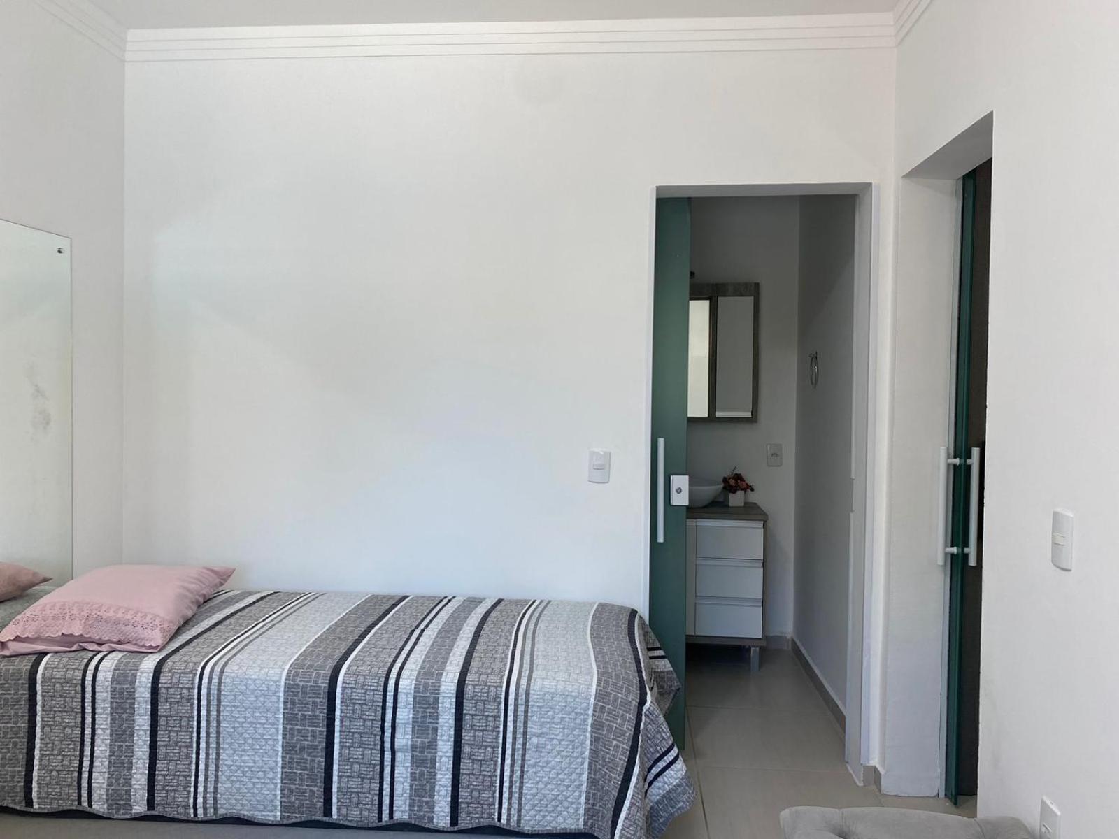 Residencial Com Piscina Possui Jacuzzi Aquecida Com Hidromassagem Bombinhas Exterior foto