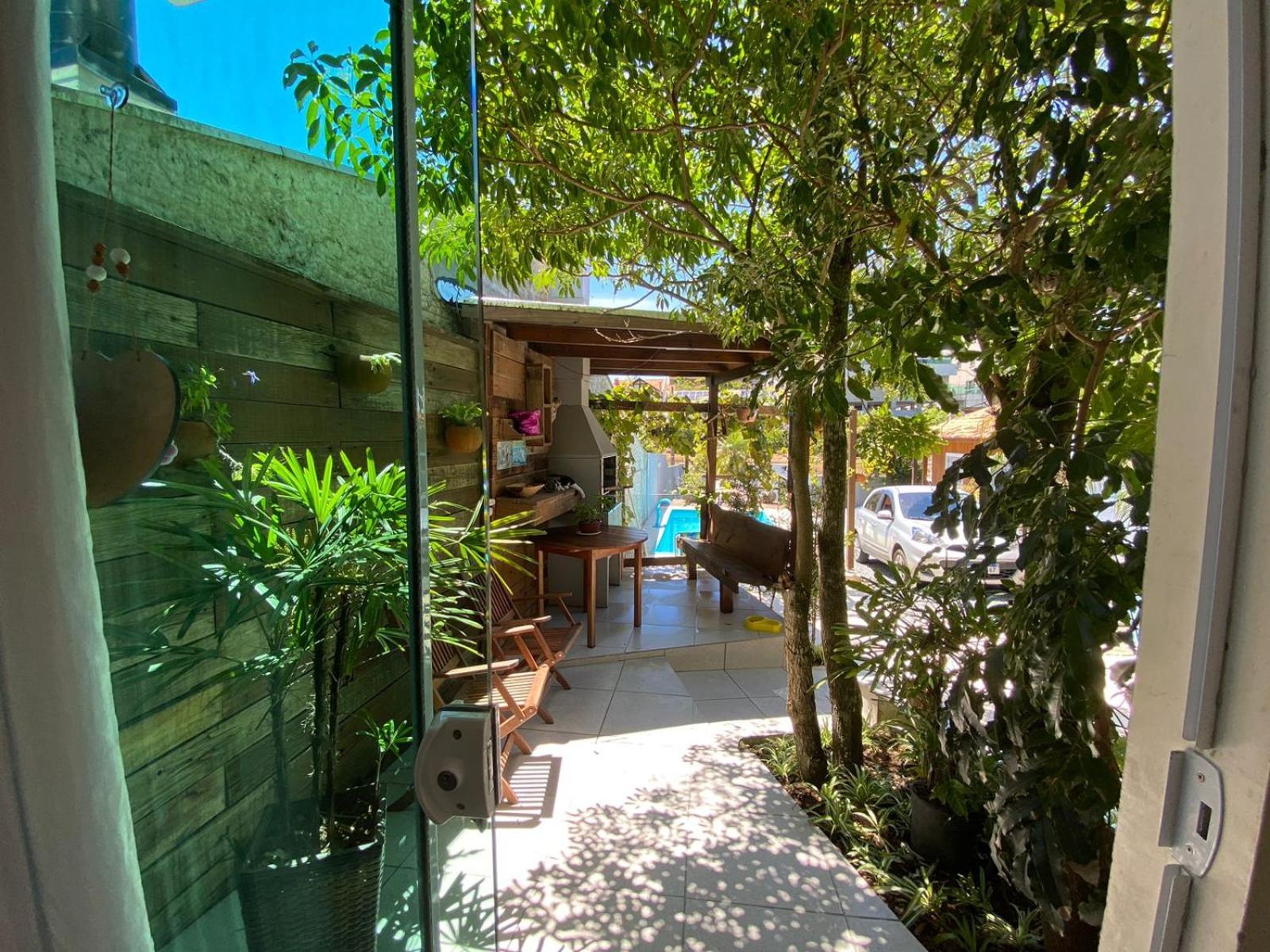 Residencial Com Piscina Possui Jacuzzi Aquecida Com Hidromassagem Bombinhas Exterior foto