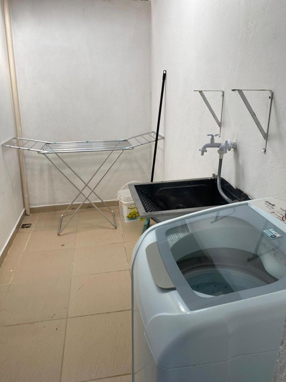 Residencial Com Piscina Possui Jacuzzi Aquecida Com Hidromassagem Bombinhas Exterior foto