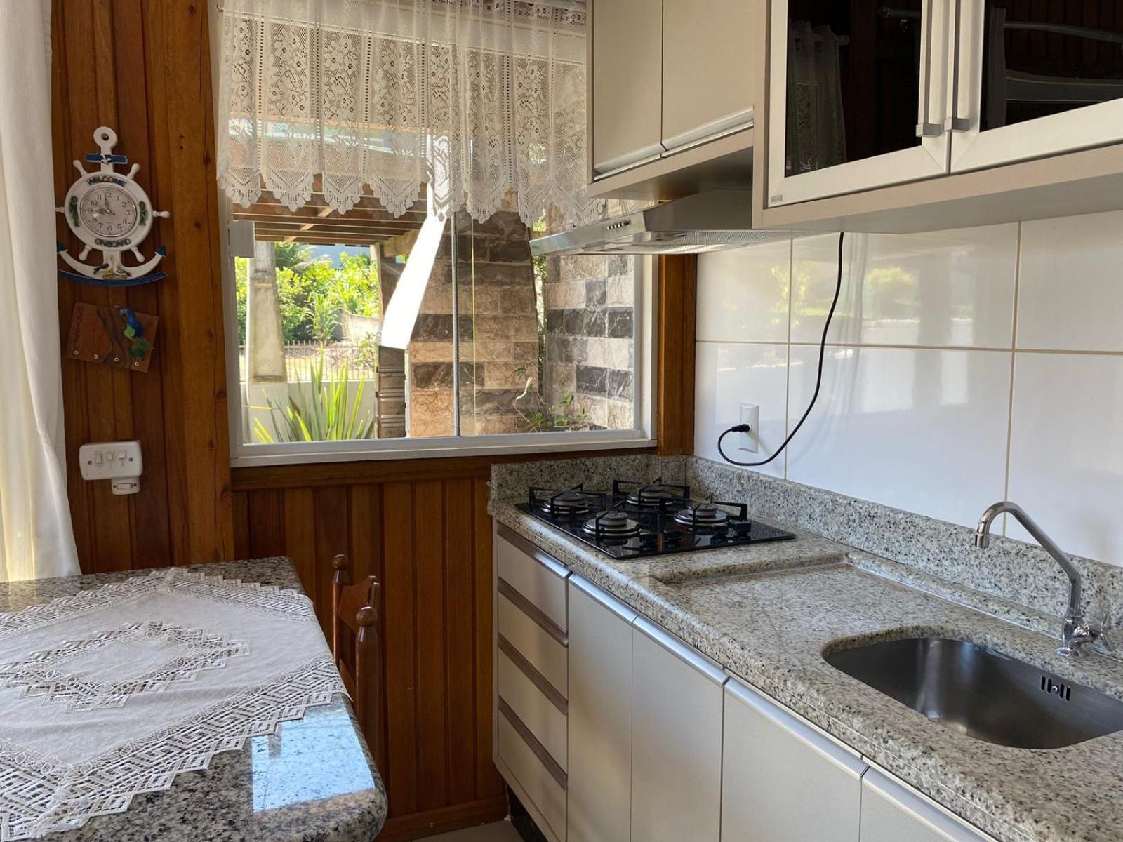 Residencial Com Piscina Possui Jacuzzi Aquecida Com Hidromassagem Bombinhas Exterior foto