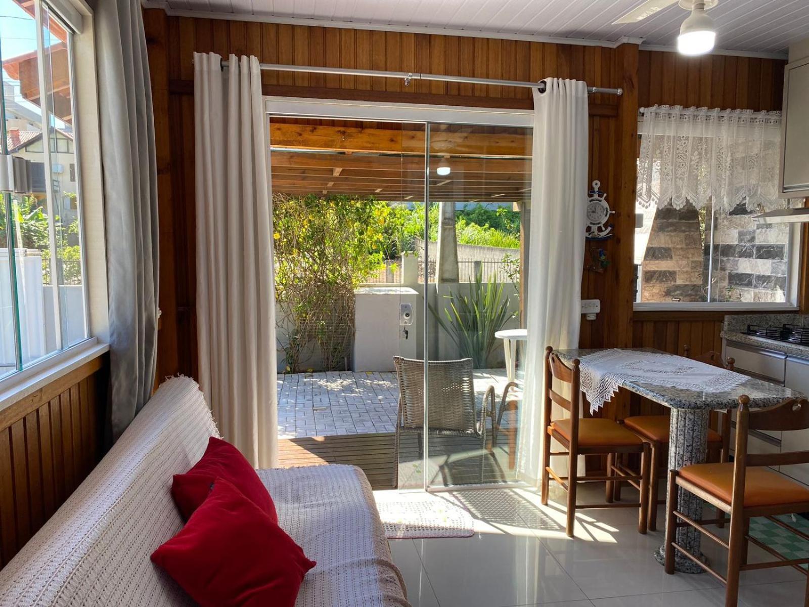 Residencial Com Piscina Possui Jacuzzi Aquecida Com Hidromassagem Bombinhas Exterior foto