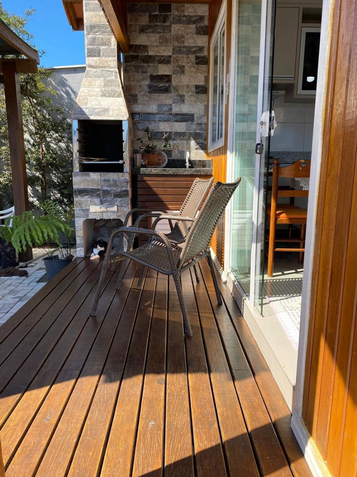 Residencial Com Piscina Possui Jacuzzi Aquecida Com Hidromassagem Bombinhas Exterior foto