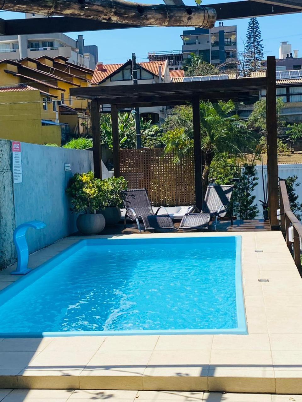 Residencial Com Piscina Possui Jacuzzi Aquecida Com Hidromassagem Bombinhas Exterior foto