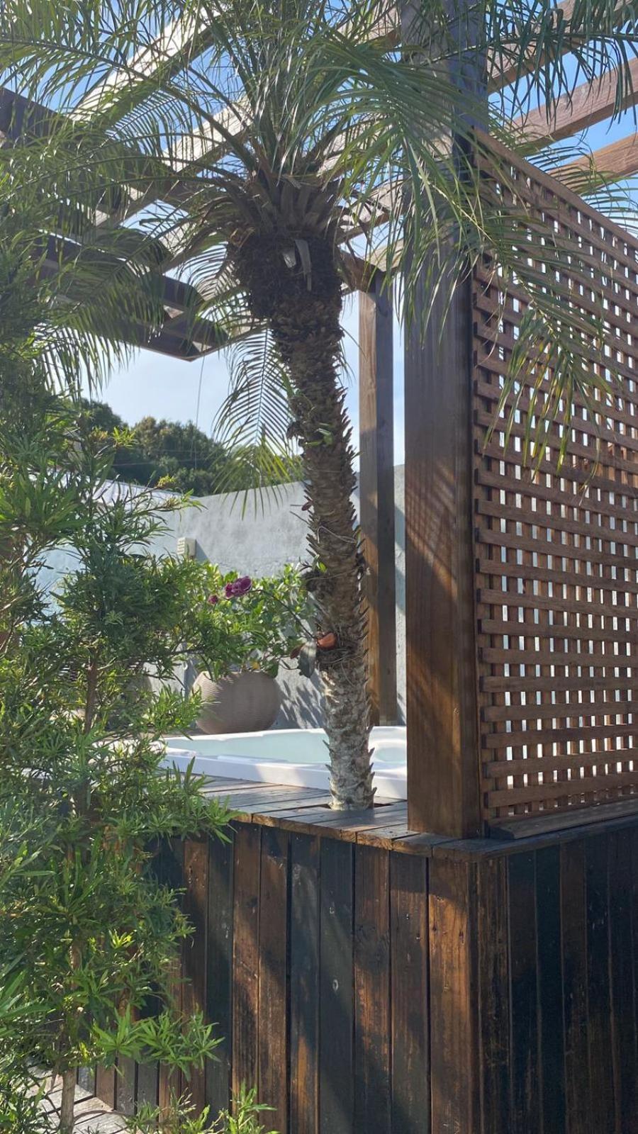 Residencial Com Piscina Possui Jacuzzi Aquecida Com Hidromassagem Bombinhas Exterior foto