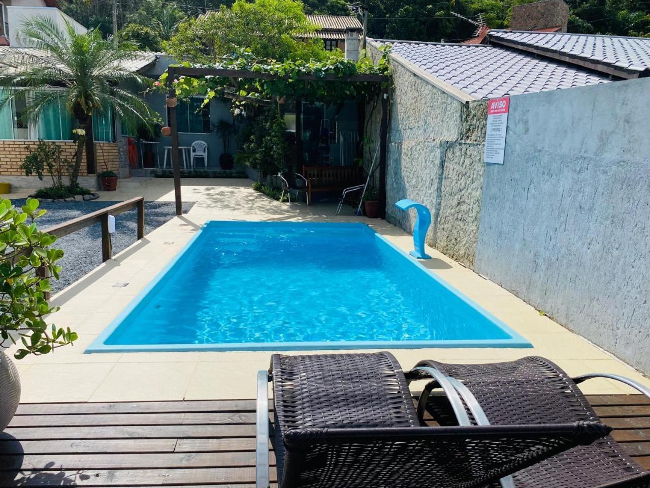 Residencial Com Piscina Possui Jacuzzi Aquecida Com Hidromassagem Bombinhas Exterior foto