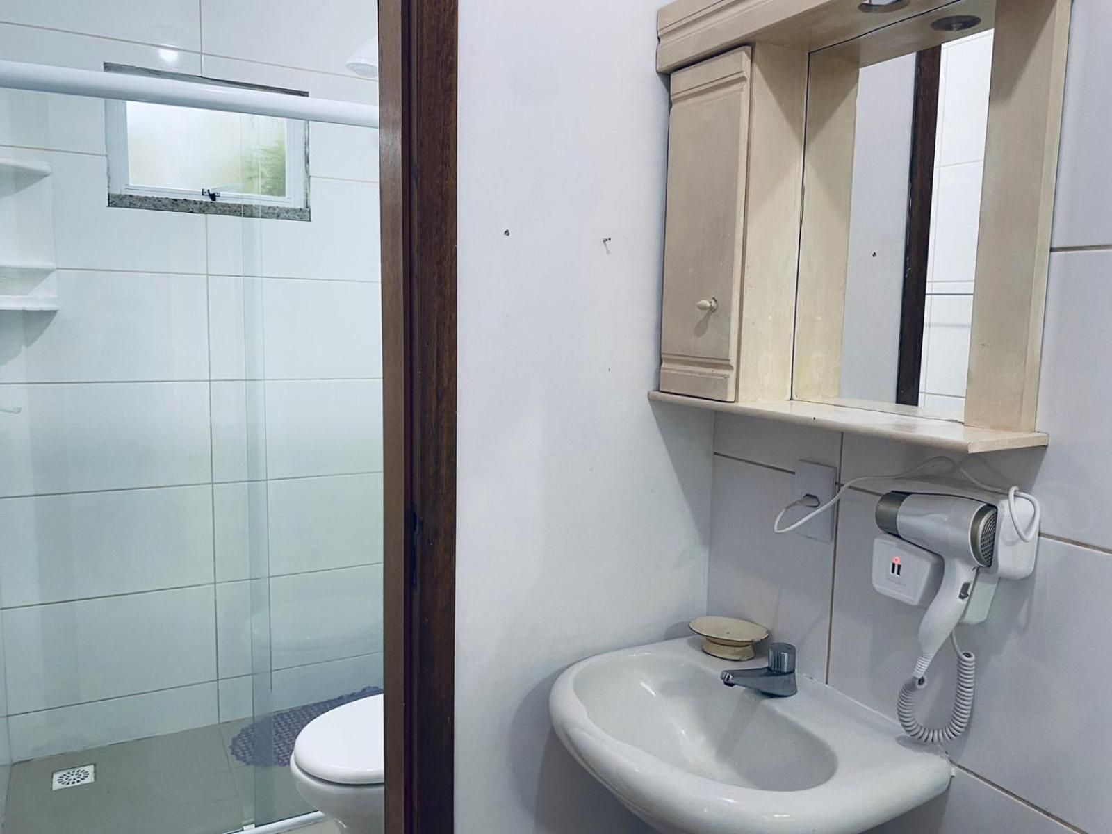 Residencial Com Piscina Possui Jacuzzi Aquecida Com Hidromassagem Bombinhas Exterior foto