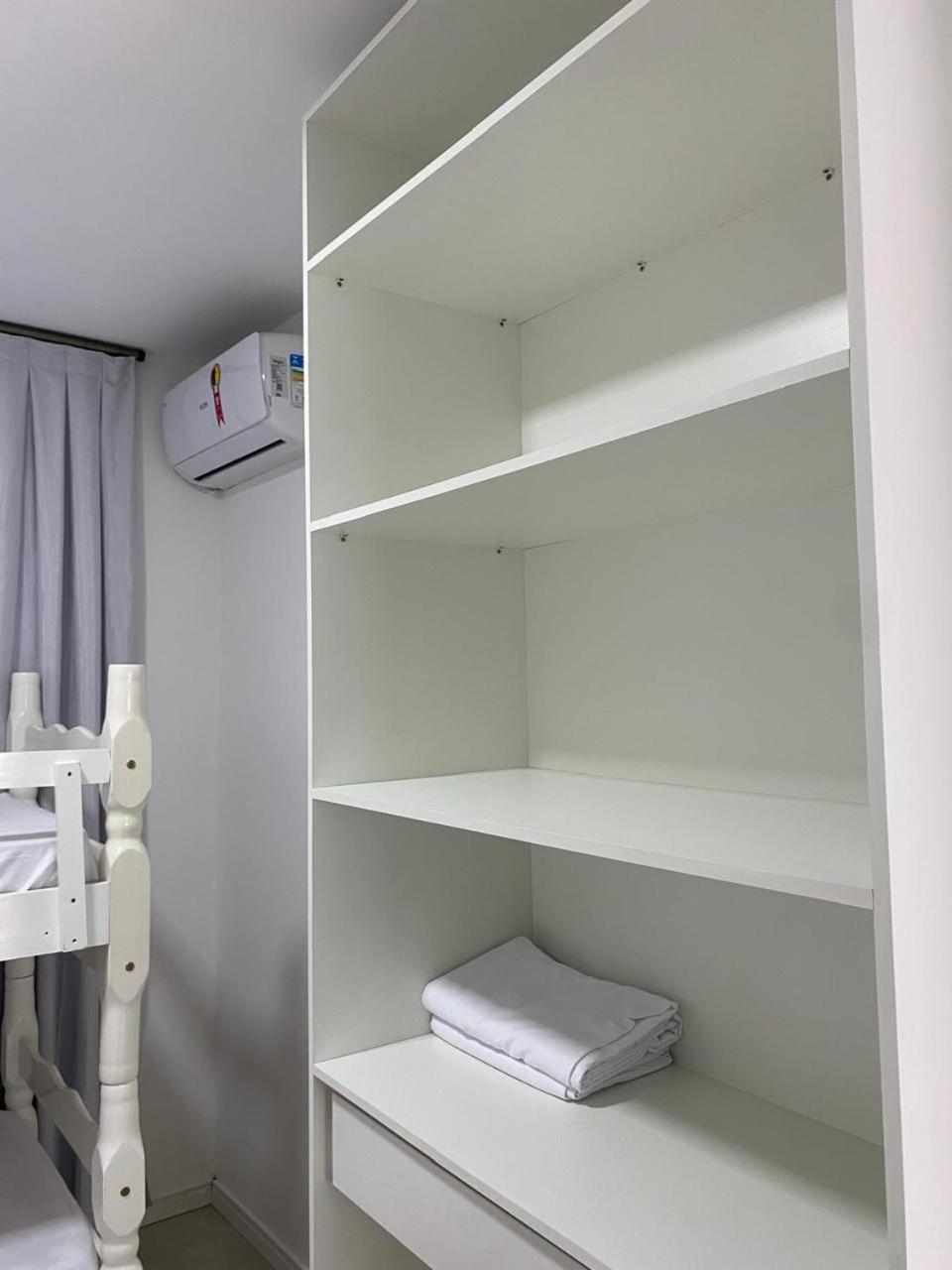 Residencial Com Piscina Possui Jacuzzi Aquecida Com Hidromassagem Bombinhas Exterior foto