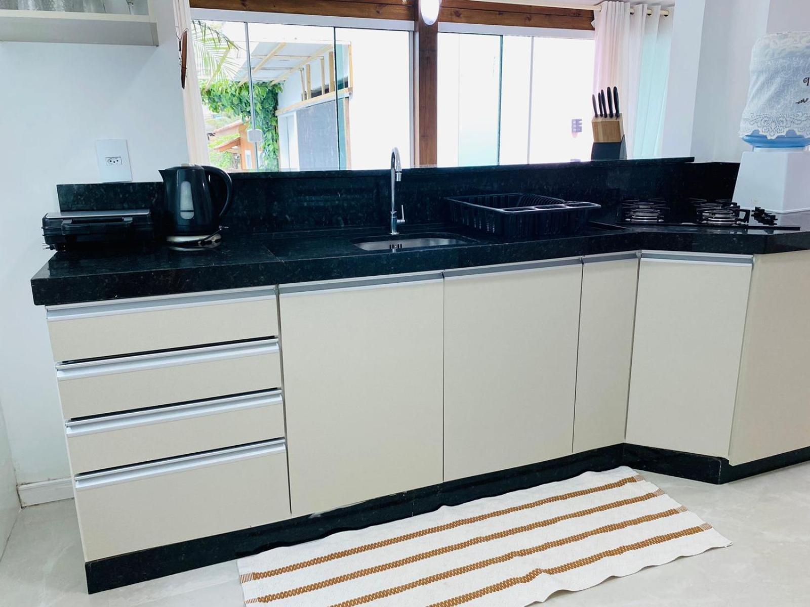 Residencial Com Piscina Possui Jacuzzi Aquecida Com Hidromassagem Bombinhas Exterior foto