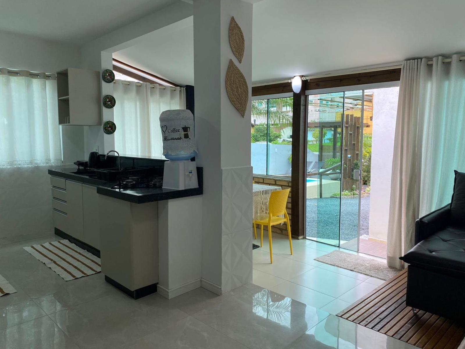 Residencial Com Piscina Possui Jacuzzi Aquecida Com Hidromassagem Bombinhas Exterior foto