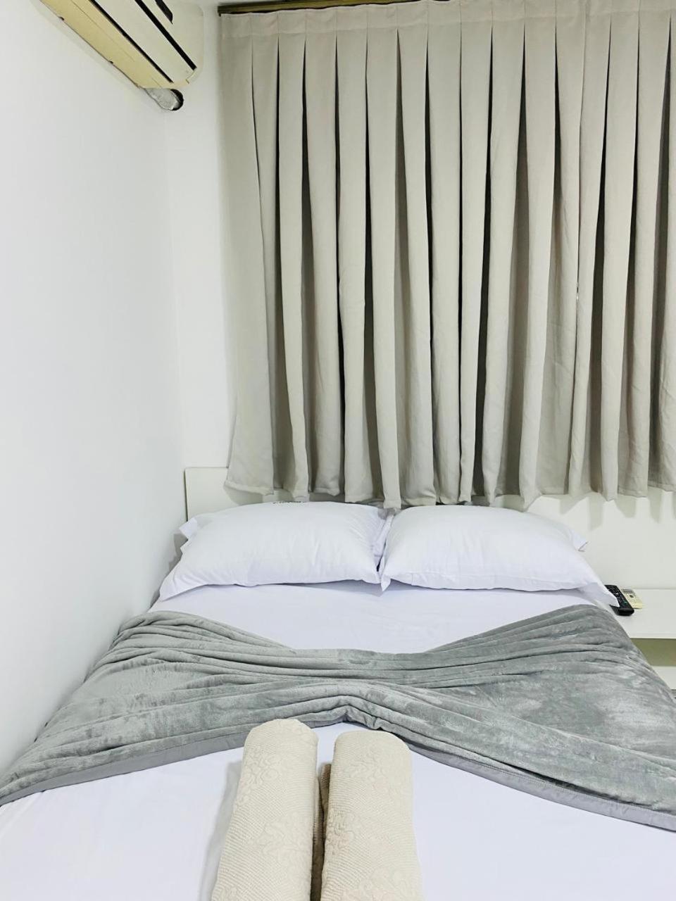 Residencial Com Piscina Possui Jacuzzi Aquecida Com Hidromassagem Bombinhas Exterior foto