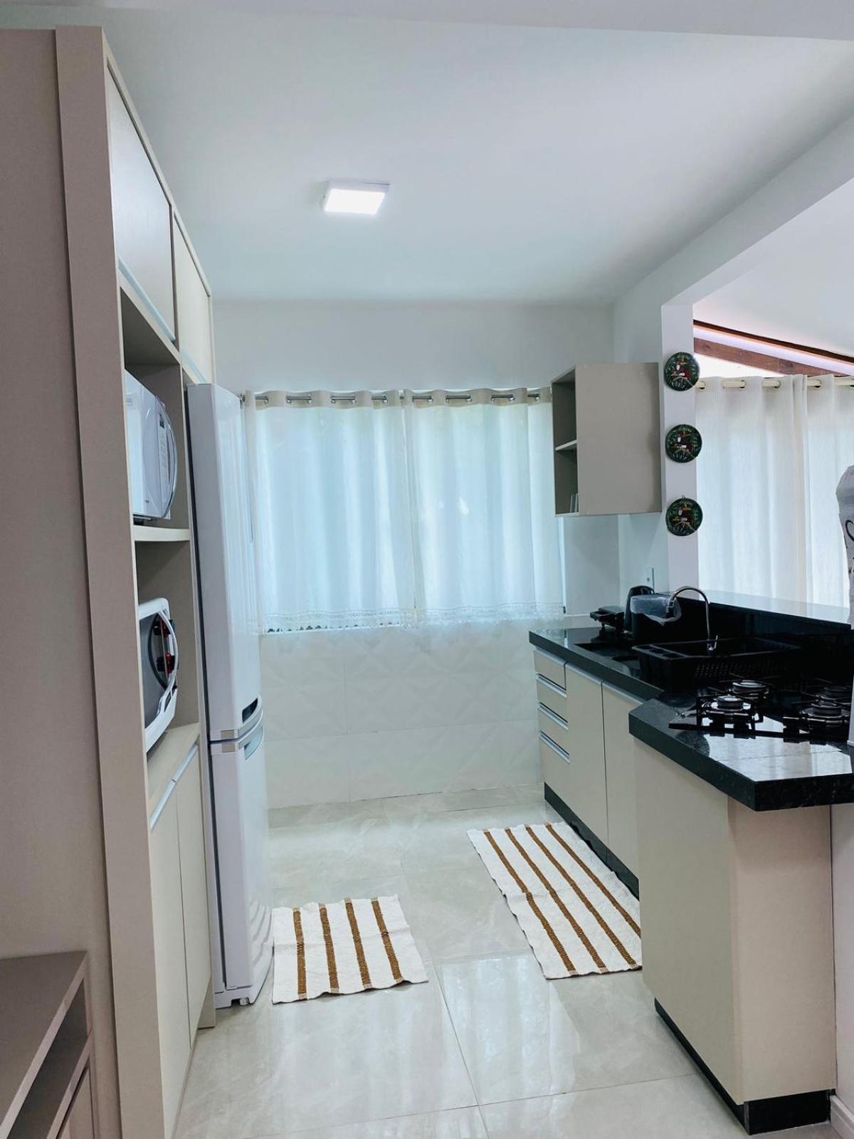 Residencial Com Piscina Possui Jacuzzi Aquecida Com Hidromassagem Bombinhas Exterior foto