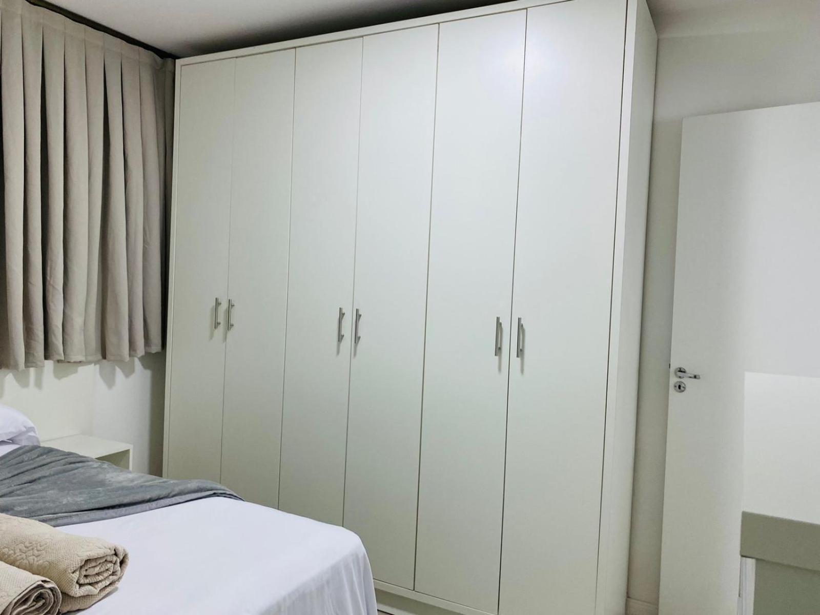 Residencial Com Piscina Possui Jacuzzi Aquecida Com Hidromassagem Bombinhas Exterior foto